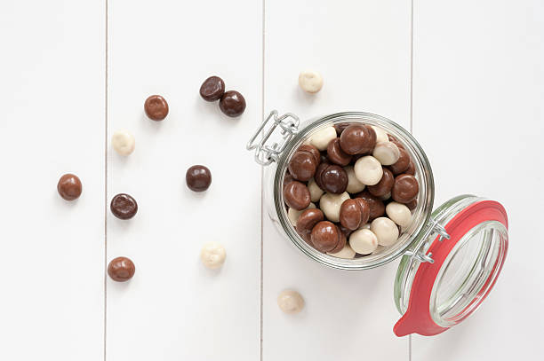 chocolate kruidnoten - pepernoten stockfoto's en -beelden