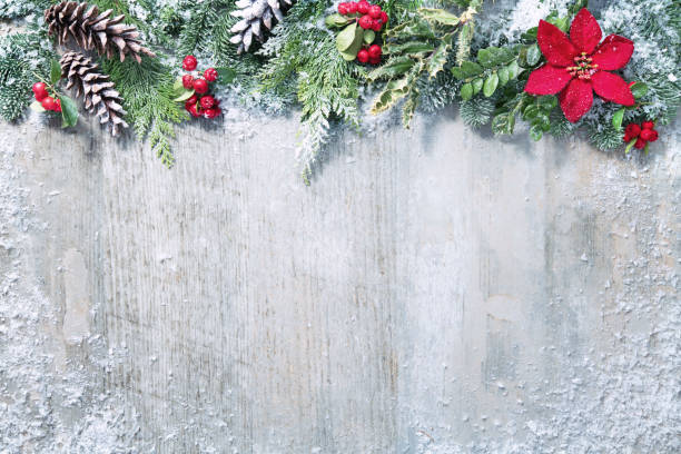 jul och nyår bakgrund med gran grenar och snöfall på trä white board - christmas background bildbanksfoton och bilder