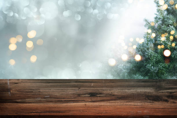 sfondo natalizio con tavolo vuoto - christmas table foto e immagini stock