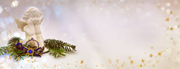 świąteczny baner z gałęziami jodłowych i świątecznym aniołem na beżowym tle - weihnachten zdjęcia i obrazy z banku zdjęć