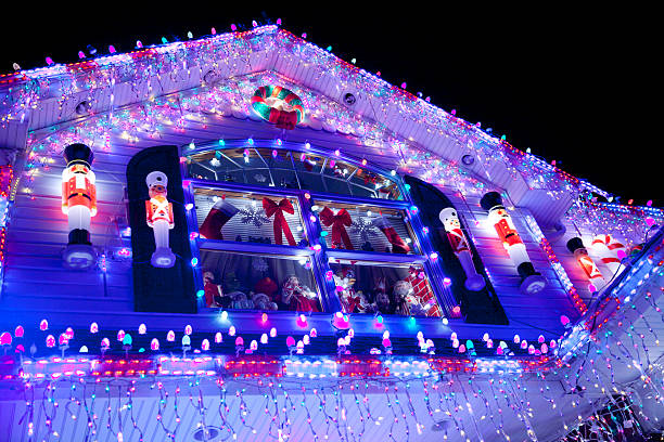 decoración navideña - christmas lights house fotografías e imágenes de stock