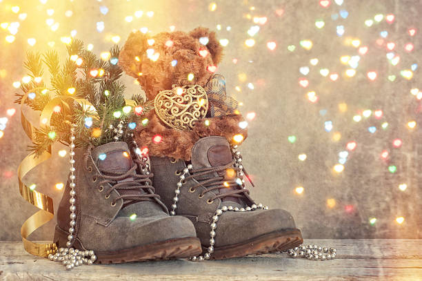 weihnachtsdekoration  - nikolaus stiefel stock-fotos und bilder