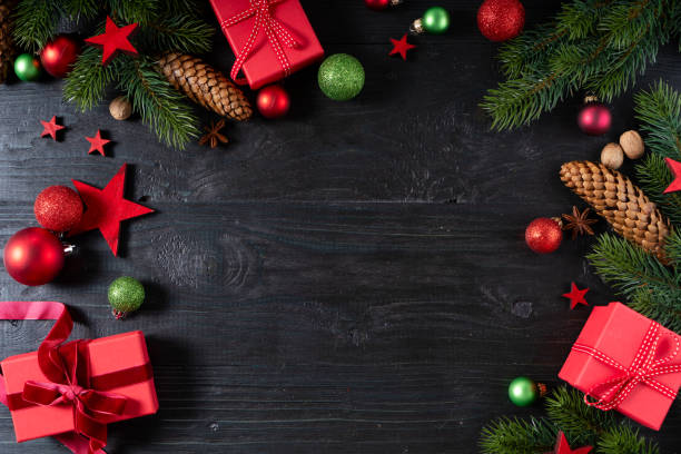 рождественская плоская сцена с золотыми украшениями - holiday background стоковые фото и изображения