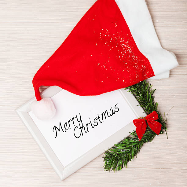 weihnachts-grußkarte mit dekoration und santa hut - marko skrbic stock-fotos und bilder