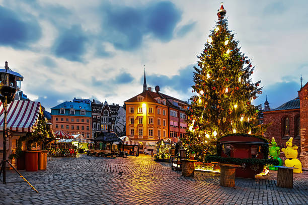 Christmas tree and the Dome square in the evening Christmas market and the main Christmas tree located at the Dome square in old Riga, Latvia. At the market people can buy festive souvenirs, presents. Selective focus latvia stock pictures, royalty-free photos & images