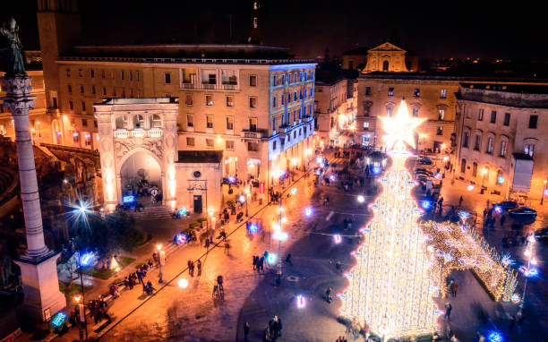 Christmas tree in Sant'Oronzo Square in Lecce View from above of christmas tree in piazza Sant'Oronzo, Lecce (Salento) lecce stock pictures, royalty-free photos & images