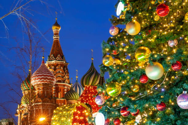 Christmas tree on the Red Square, Moscow Christmas Tree on the Red Square with the Saint Basil's Cathedral on the background, Moscow, Russia orthodox church stock pictures, royalty-free photos & images