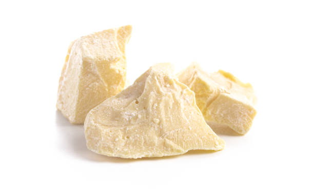흰색 배경에 고립 된 원시 유기농 코코아 버터의 덩어리 - 버터 뉴스 사진 이미지