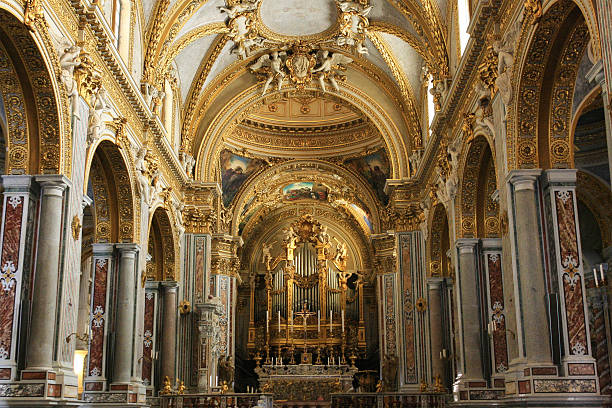 chiesa interna dell'abbazia di montecassino, italia. - frosinone foto e immagini stock