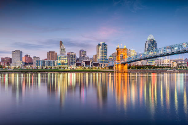 Cincinnati, Ohio, USA Skyline Cincinnati, Ohio, USA skyline on the river at dusk. cincinnati stock pictures, royalty-free photos & images