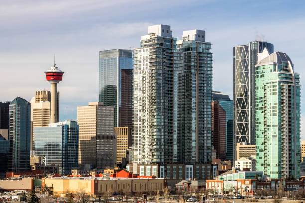 City skyline from a hill top on a winters morning, Calgary, Alberta, Canada City skyline from a hill top on a winters morning, Calgary, Alberta, Canada calgary stock pictures, royalty-free photos & images