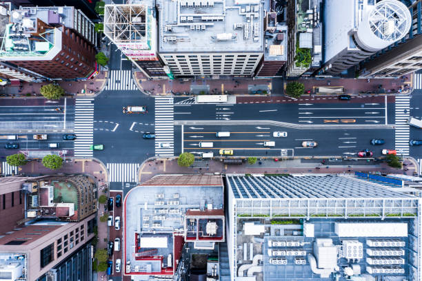 東京の街並みと巨大な空 - 東京　ビル ストックフォトと画像