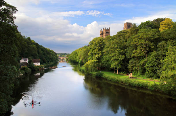 Classic view of Durham from Prebends Bridge A view of Durham Cathedral from Prebends Bridge, one of the crossings over the River Wear found in the city. Durham Cathedral stock pictures, royalty-free photos & images