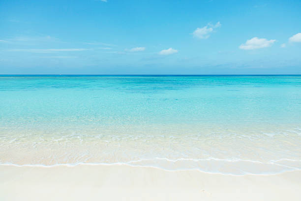 clean white beach Japanese clean white beach in Okinawa prefecture horizon over water stock pictures, royalty-free photos & images