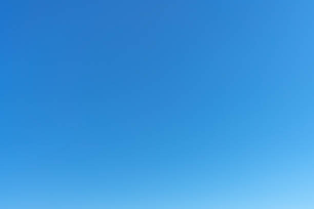 澄んだ青い空、上空の背景 - からっぽ ストックフォトと画像