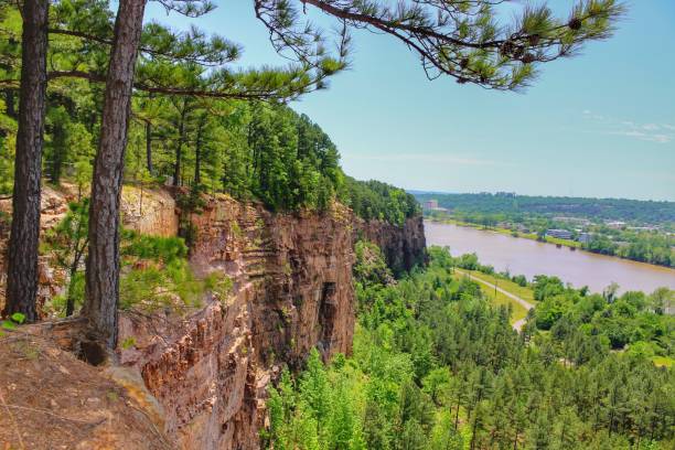 Cliffs of Emerald Park The Cliffs of Emerald Park in North Little Rock, Arkansas Overlook the Arkansas River michael dean shelton stock pictures, royalty-free photos & images