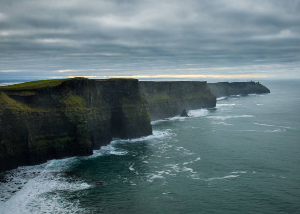 Cliffs of Insanity Ireland’s Cliffs of Moher cliffs of moher stock pictures, royalty-free photos & images