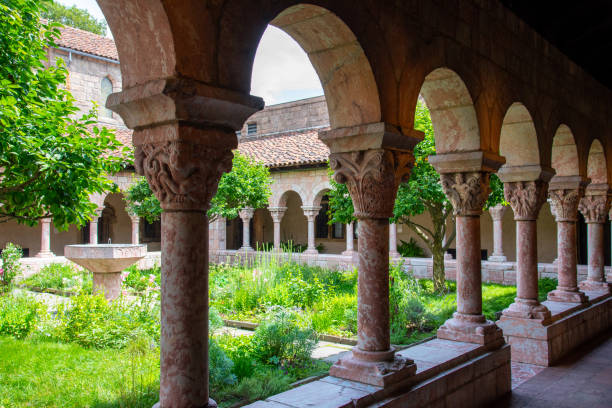 Cloister with areches and columns in NYC NEW YORK CITY, NY, USA - JULY 3RD 2019 - European medieval cloister in Washington heights in Manhattan (NYC) romanesque stock pictures, royalty-free photos & images