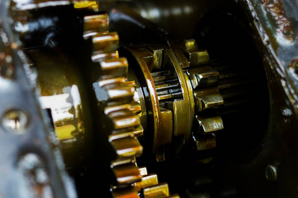 close-up van interne motor versnelling trekker. motor lopen trekker. - grease stockfoto's en -beelden