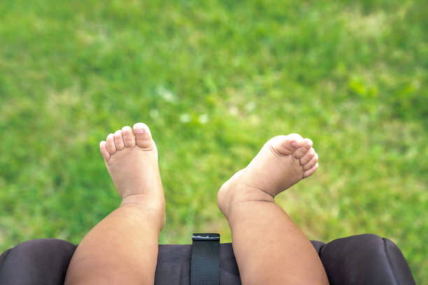 Ребенок между маминых ног. Ножки младенцев красивое фото. Чабби Легс. Млышногипопа. Chubby legs