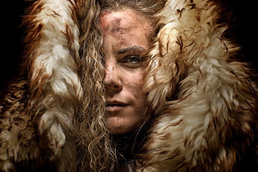 金髪血ヴァイキングの戦士がスタジオ撮影で女性のクローズ アップ 1人のストックフォトや画像を多数ご用意 Istock