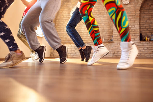 ダンサーの足のクローズ アップ - dance ストックフォトと画像