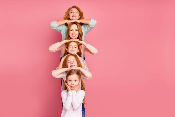 close-up foto vrij foxy meisjes mama oma permanent nauwe op boven een ander toothy glimlach blij feestweekend besteden vrije tijd slijtage truien shirts truien geïsoleerd op roze achtergrond - piggyback funny stockfoto's en -beelden