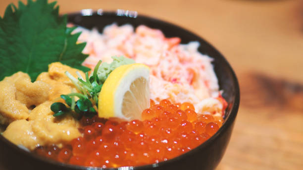 日本の魚介類のクローズ アップ画像ライス ボウルや海鮮丼の刺身丼 - 丼物 写真 ストックフォトと画像