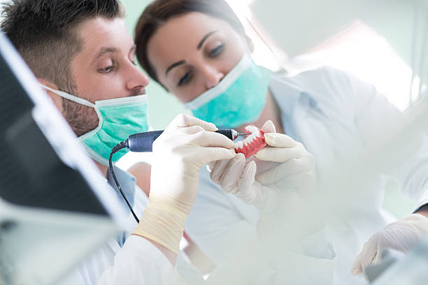 closeup of dentistry student practicing on a medical mannequin - aluno dentista imagens e fotografias de stock