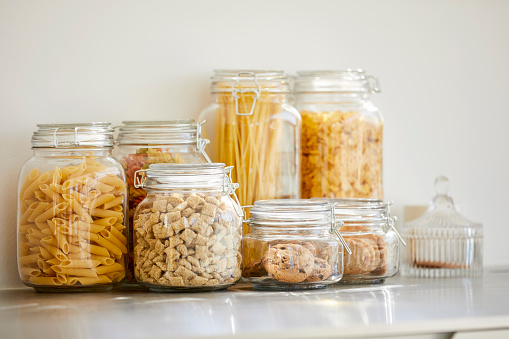 closeup of food items in airtight jars picture id1141669653?b=1&k=20&m=1141669653&s=170667a&w=0&h=wOuURt0h 8pbuxfhPFRb4TmJ36A0tEhhPDiRs0yOrHM= - Here are some tips to help you choose an airtight container