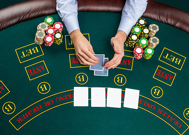 closeup of poker player with playing cards and chips - texas shooting stok fotoğraflar ve resimler