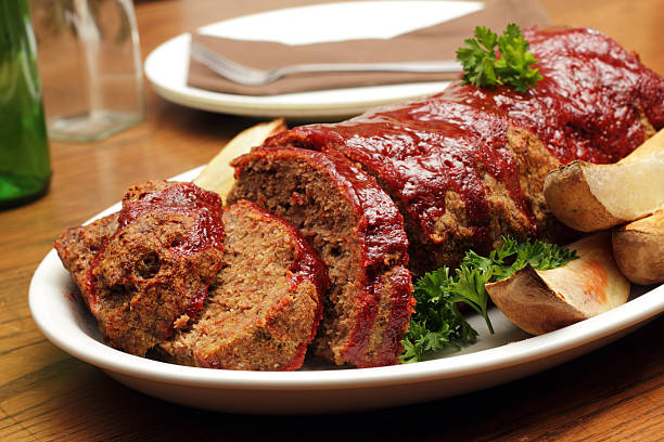 close-up shot of a plate served with meatloaf - meatloaf stockfoto's en -beelden