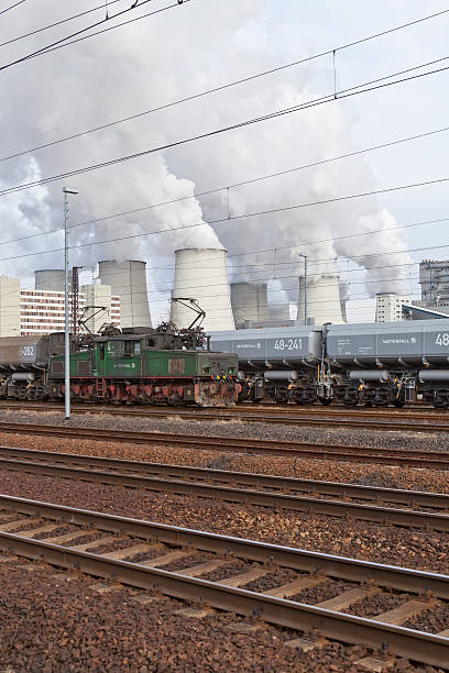 trains de charbon - transition énergétique photos et images de collection