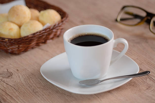 coffe cup and cheese breads - cafe brasil imagens e fotografias de stock