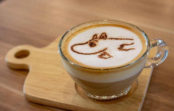 kaffe av mumin karaktär på mumin cafe thailand - moomin bildbanksfoton och bilder