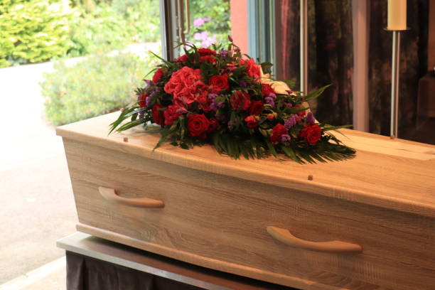 A coffin with a flower arrangement in a morgue A coffin with a flower arrangement in a morgue, a funeral service crematorium stock pictures, royalty-free photos & images