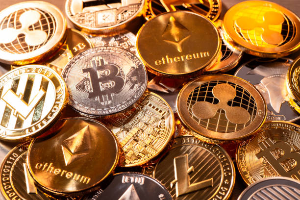 Coins of various cryptocurrencies Frankfurt, Hesse, Germany - April 17, 2018: Many coins of various cryptocurrencies bitcoin stock pictures, royalty-free photos & images