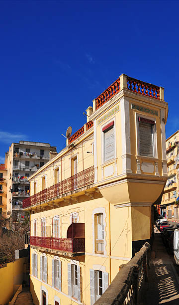 architecture coloniale, de bejaia, en algérie - kabylie photos et images de collection