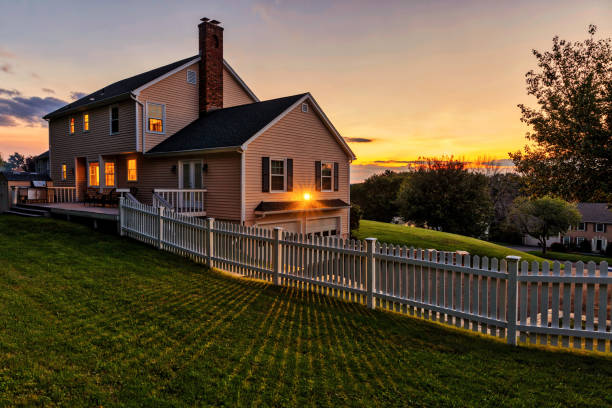 Colonial house Beautiful colonial American house at sunset  outside  stock pictures, royalty-free photos & images