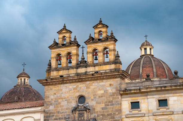 campanario de estilo colonial bogotá. colombia - plaza de bolívar bogotá fotografías e imágenes de stock