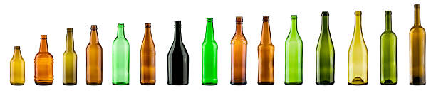 frascos de cor - empty beer bottle imagens e fotografias de stock
