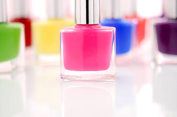 colorful nail polish bottles - nail polish bottle close up stockfoto's en -beelden