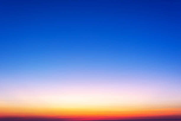 kleurrijke zonsondergang achtergrond - heldere lucht stockfoto's en -beelden