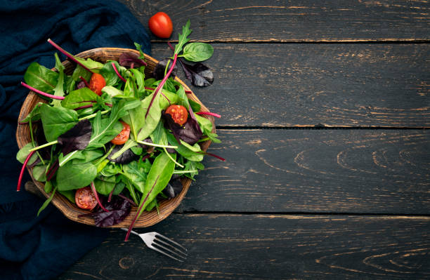 красочный овощной салат - salad стоковые фото и изображения