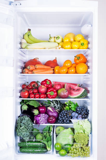 彩り鮮やかな新鮮な野菜 ib 冷蔵庫 - 冷蔵庫　中 ストックフォトと画像