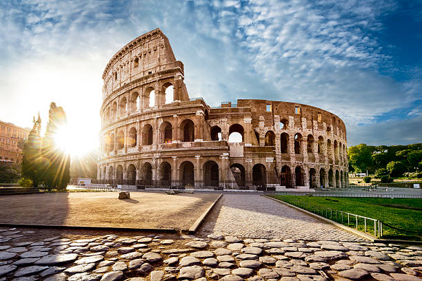 colosseum in rome and morning sun, italy - roma stockfoto's en -beelden