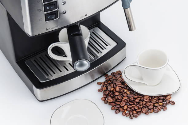 白い背景の上のエスプレッソ コーヒー マシンのアップ数 - colse ストックフォトと画像