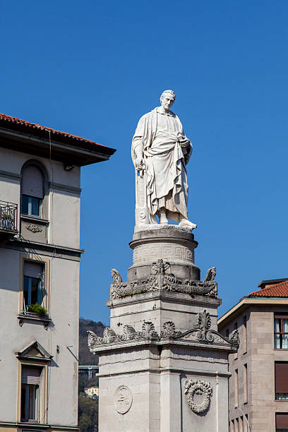 Como dedicated a statue to his illustrious citizen: Alessandro Volta stock photo