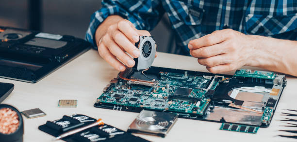 computer reparatie service hardware ondersteuning laptop - mother board stockfoto's en -beelden