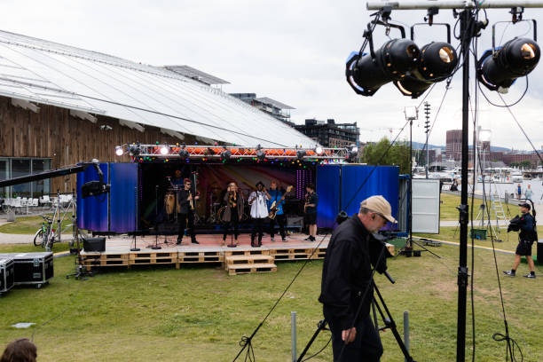 오슬로에서 현대 미술관 근처 촬영 콘서트 동영상 - oslo shooting 뉴스 사진 이미지